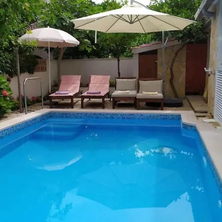 Katina With Private Pool, Pool Table, Barbecue Villa *