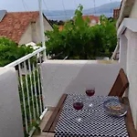 Katina *